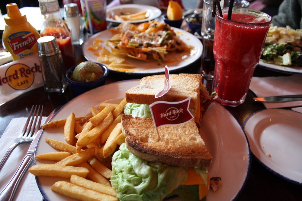 club sandwich, nachos and drink at hard rock café copenhagen