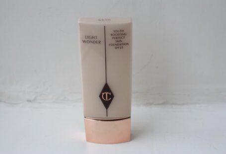 Charlotte tilbury light wonder great foundation