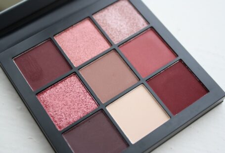 Huda beauty mauve obsessions colors