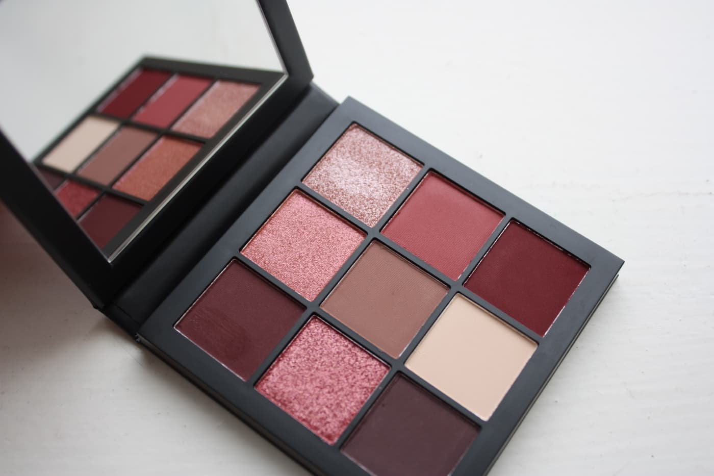 Huda beauty palette mauve obsessions eyeshadow