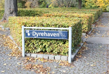 dyrehaven entrance from the train station 2