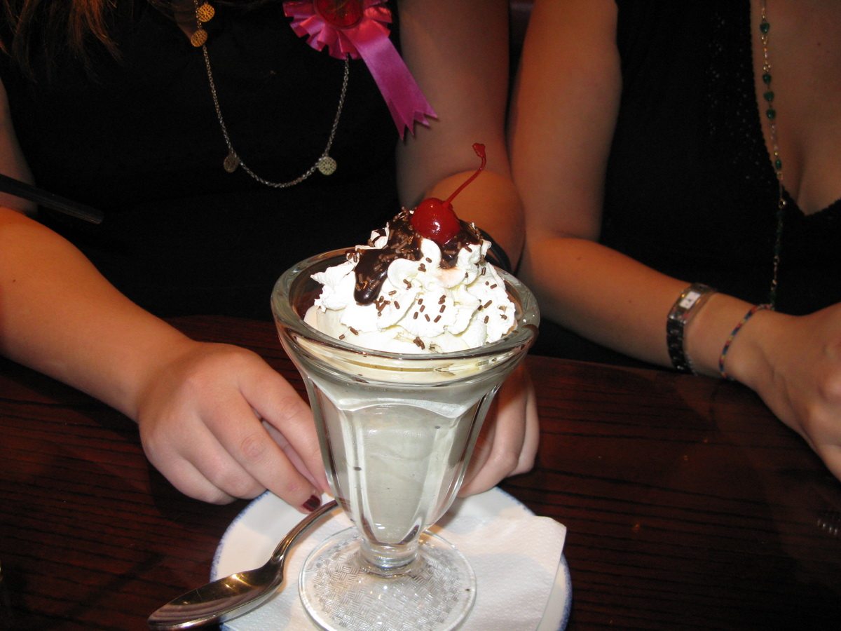 free dessert at hard rock cafe on your birthday