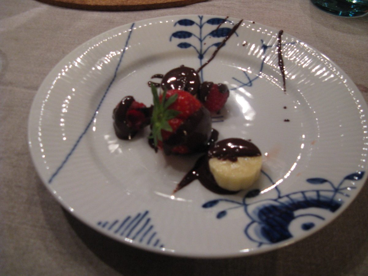 fruit covered in chocolate dessert 2009