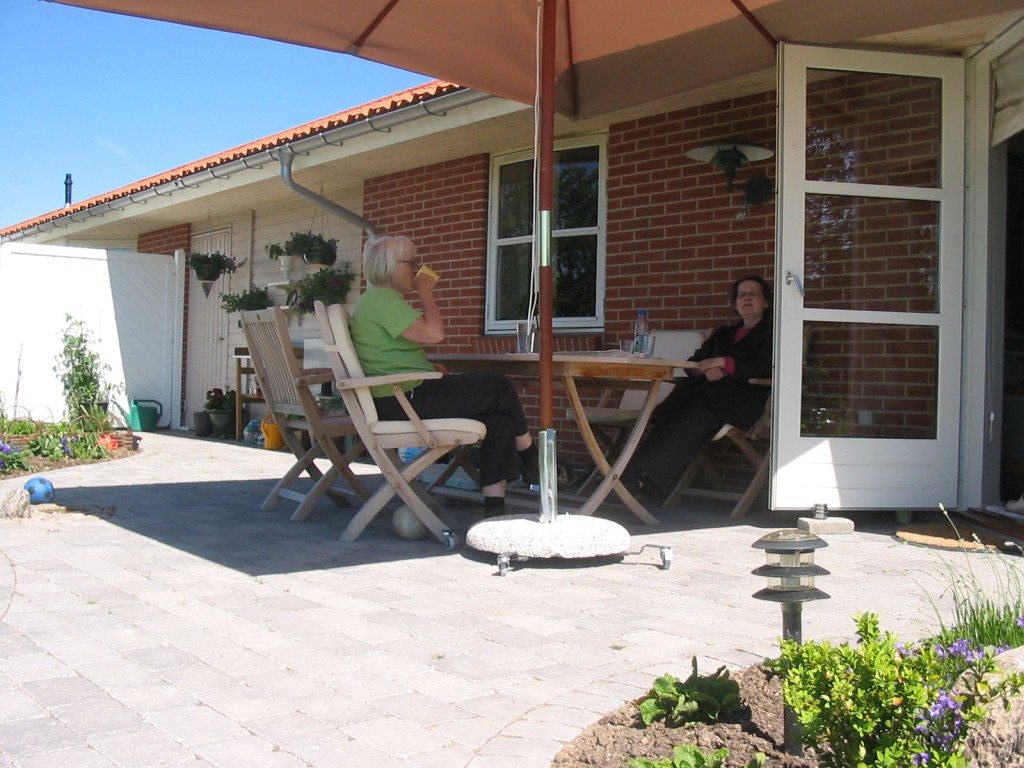 Grandma and mom at grandmas house in næstved 2005