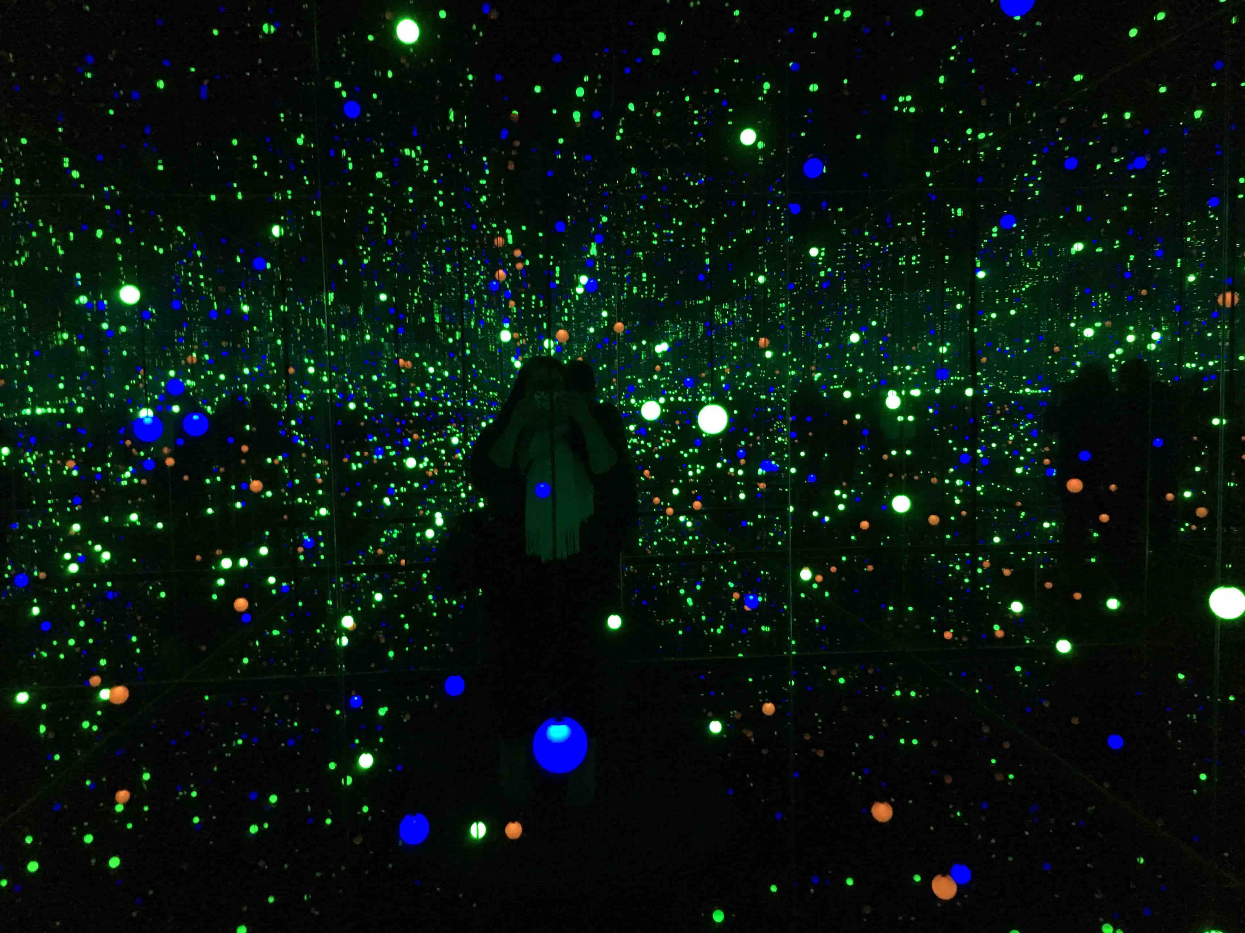 yayoi Kusama black room with lights