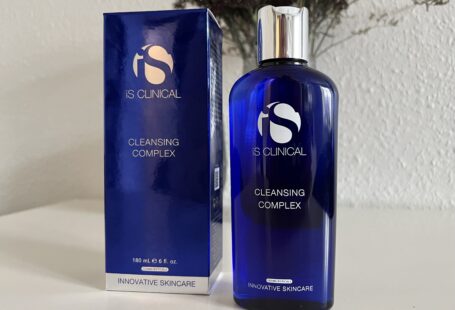 IS Clinical cleansing complex denmark face