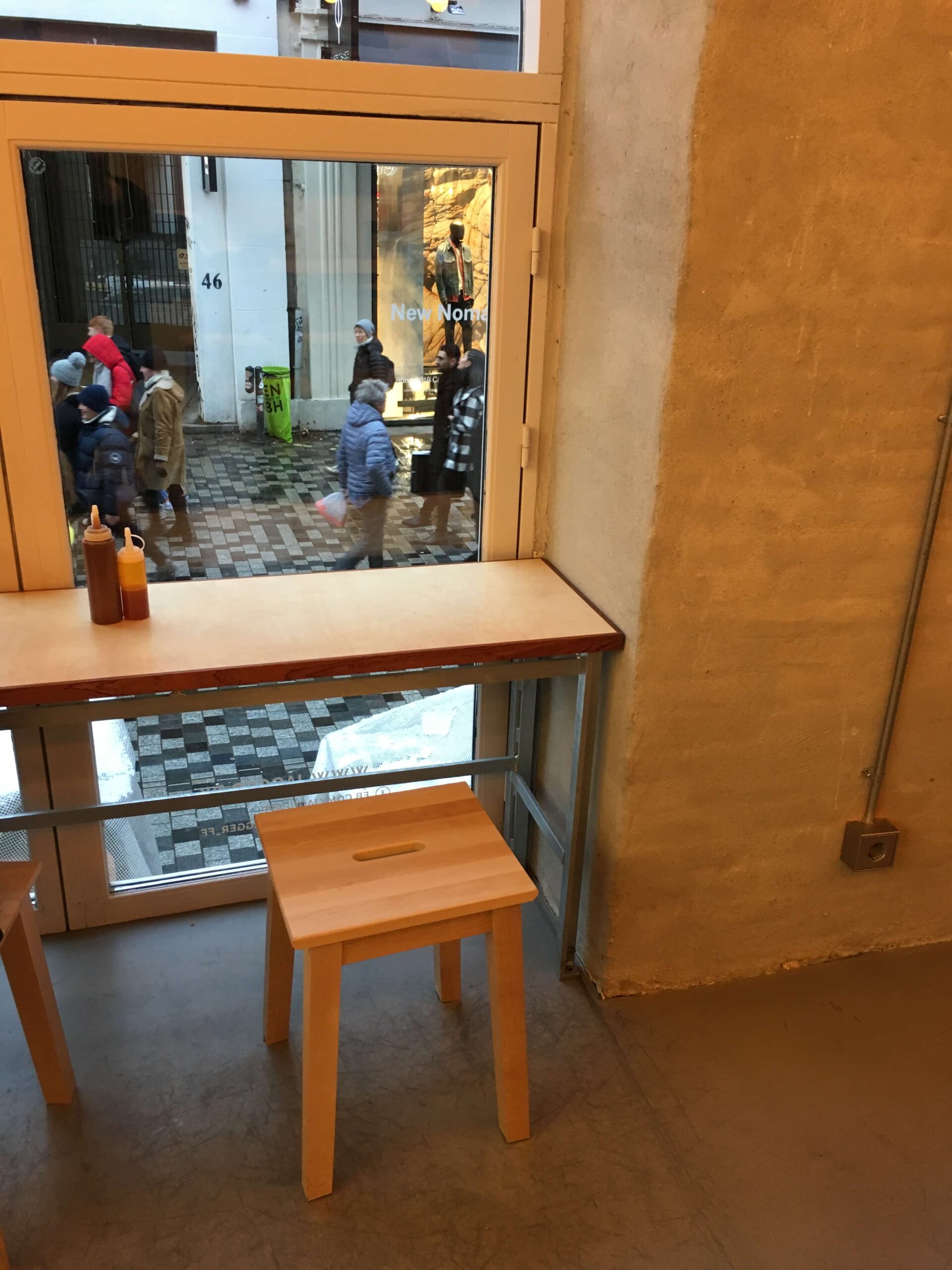 Jagger fastfood window seat 2018