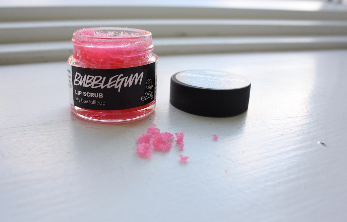 Lush bubblegum lip scrub review