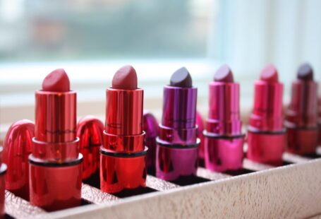 MAC Snow Ball Collection 2017 mini matte lipstick reds