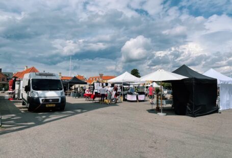 Market at the harbour in Dragør