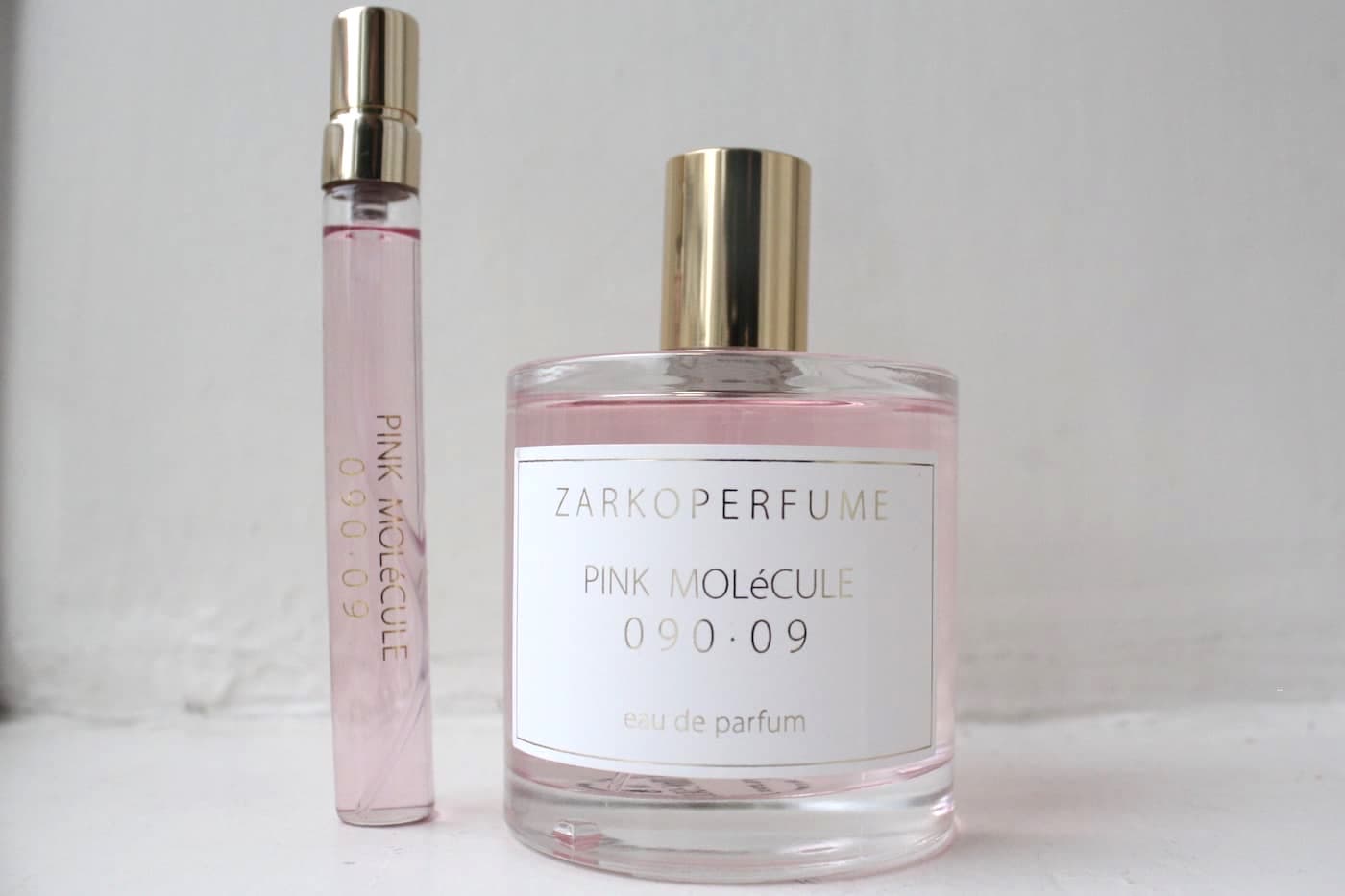 Pink molecule parfume and travel perfume