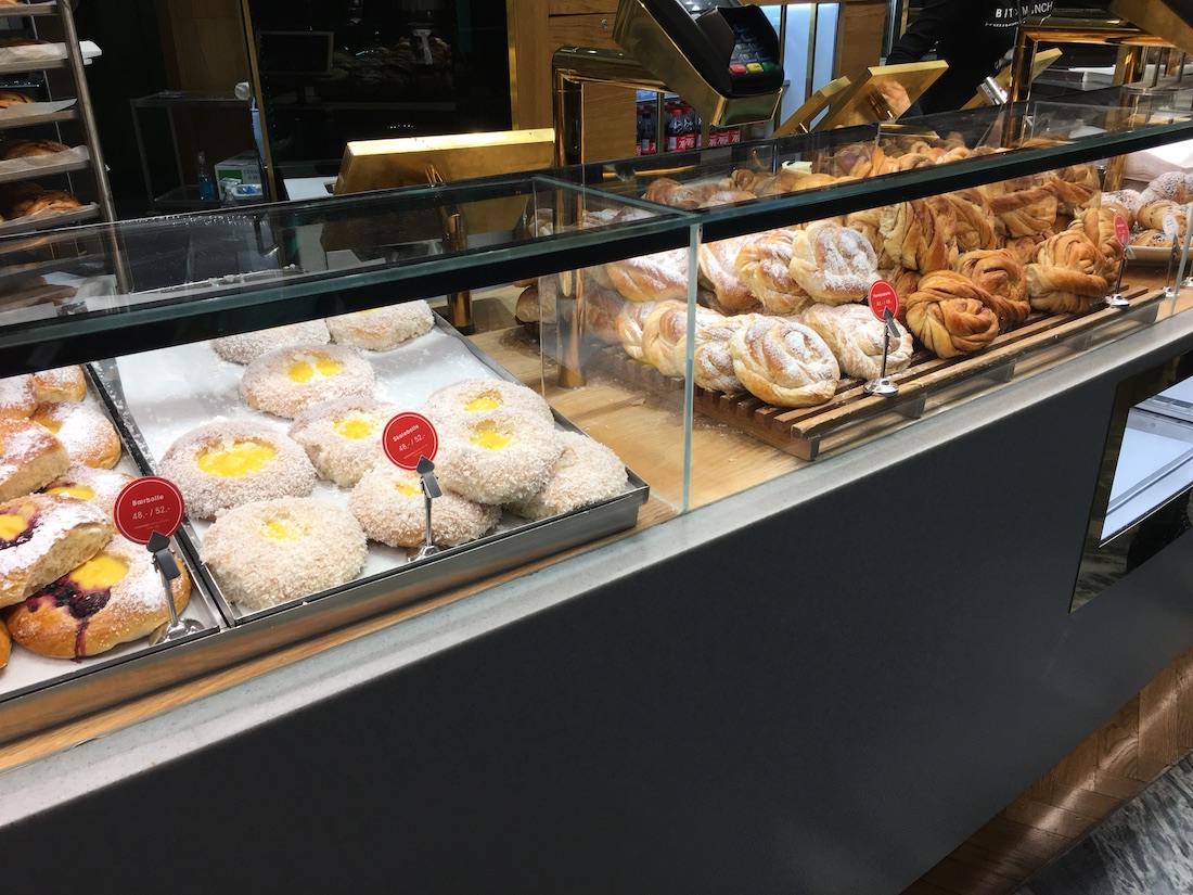 buying a sandwich and pastry at Bit Union oslo airport