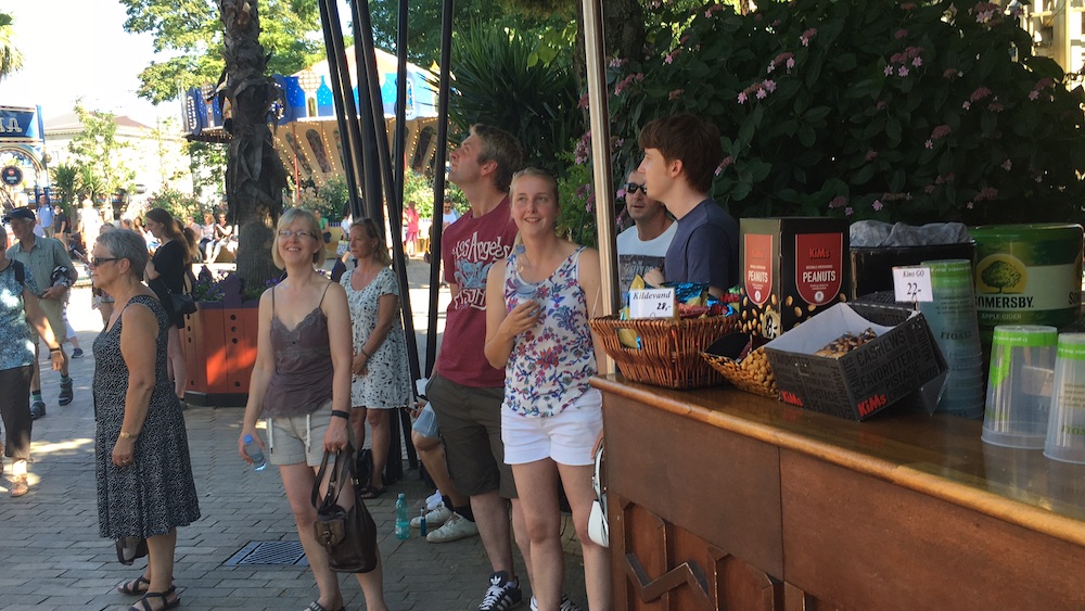 eileen-chris-jess-matt-andy-in-tivoli-smiling-2016