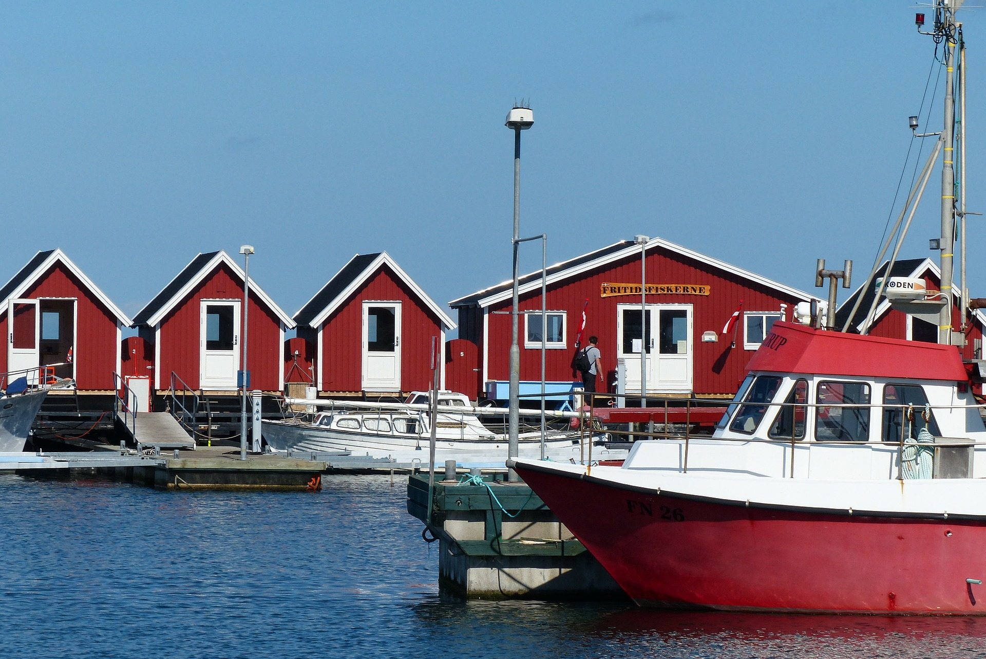 fishermens-cabins-240598_1920