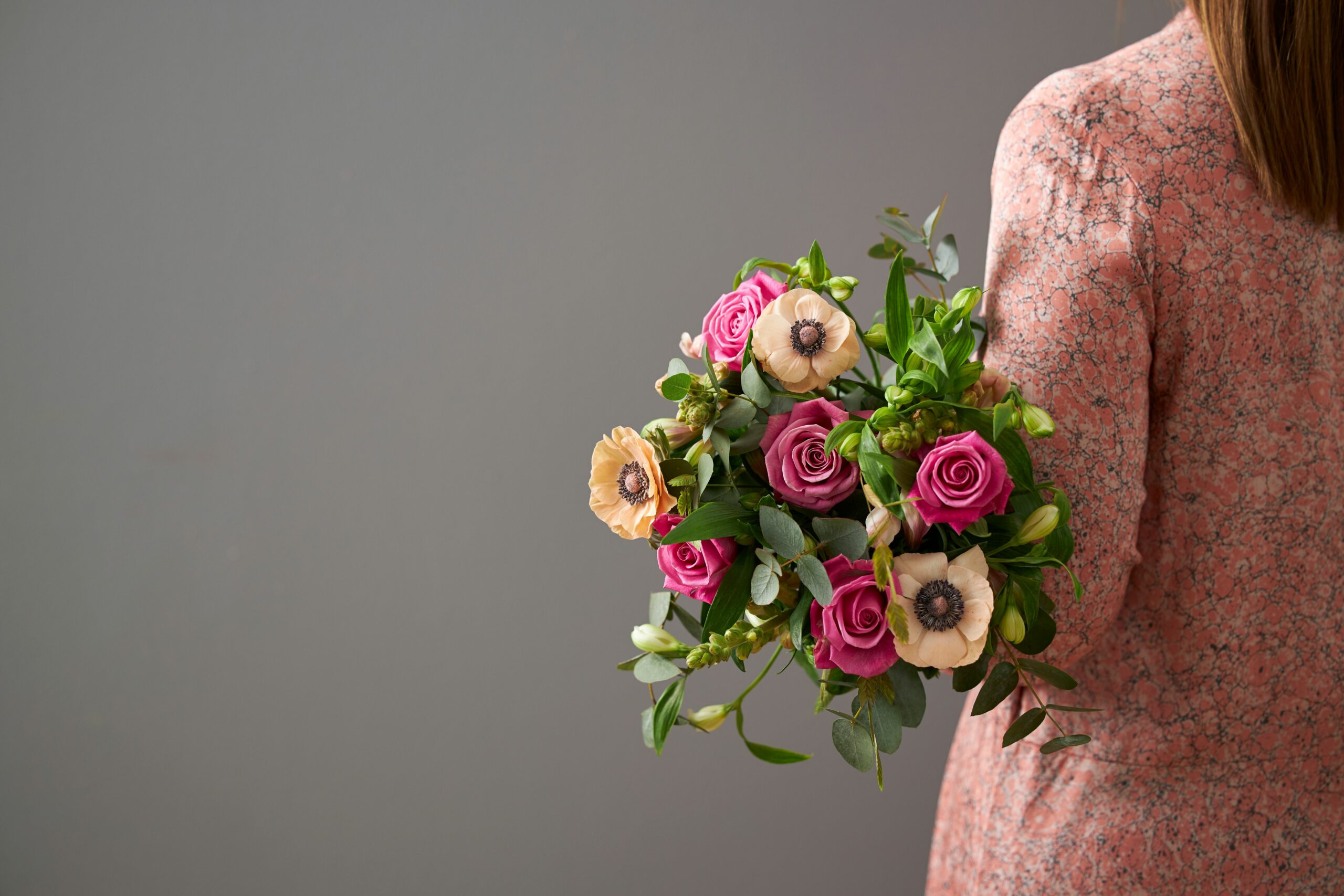 flowr grey background bouquet of pink and dustry rose flowers