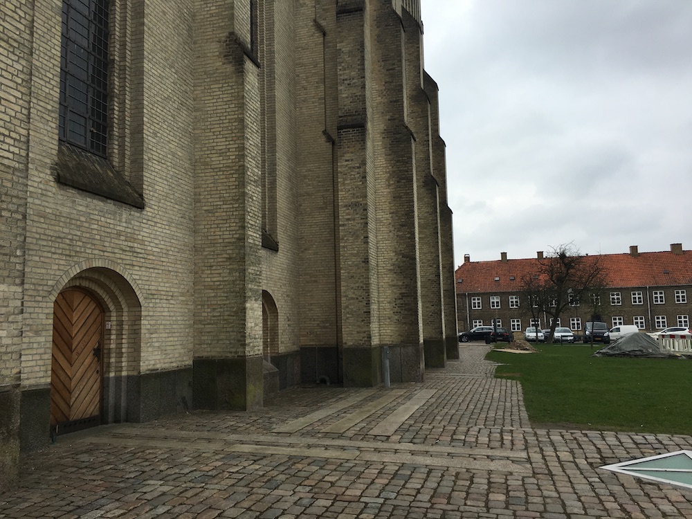 grundtvigs-kirke-from-the-side-2016