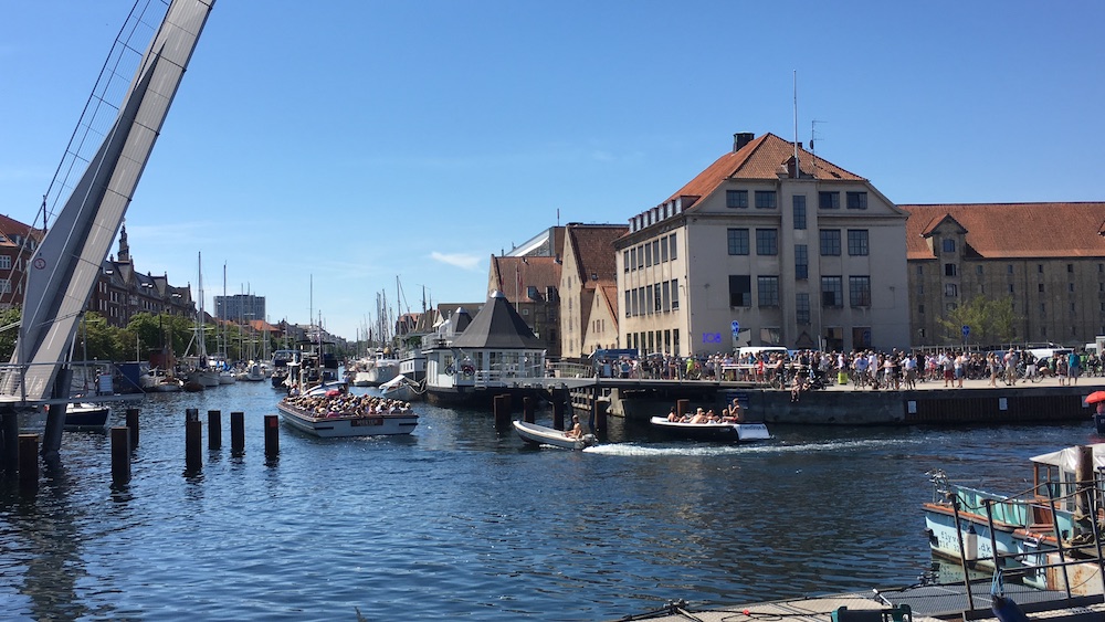lots-of-people-copenhagen.canals-2016