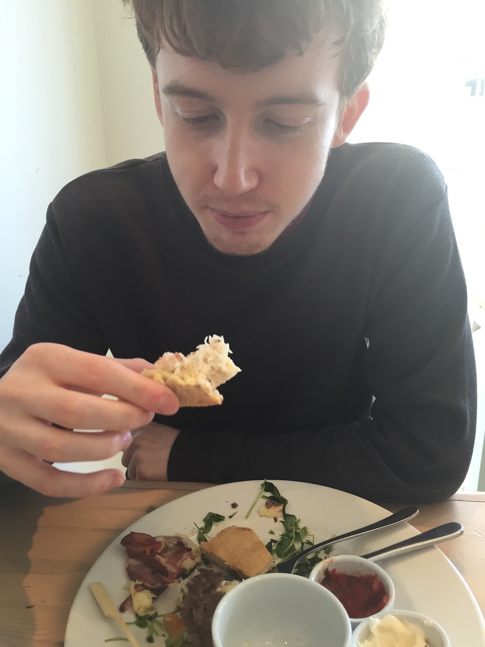 matty-eating-mackerel-in-mousehole-cornwall