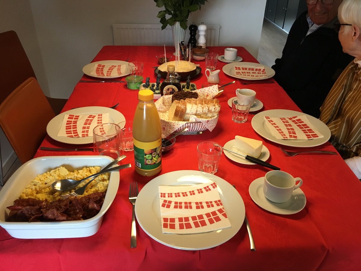 mors 56 års fødselsdag brunch