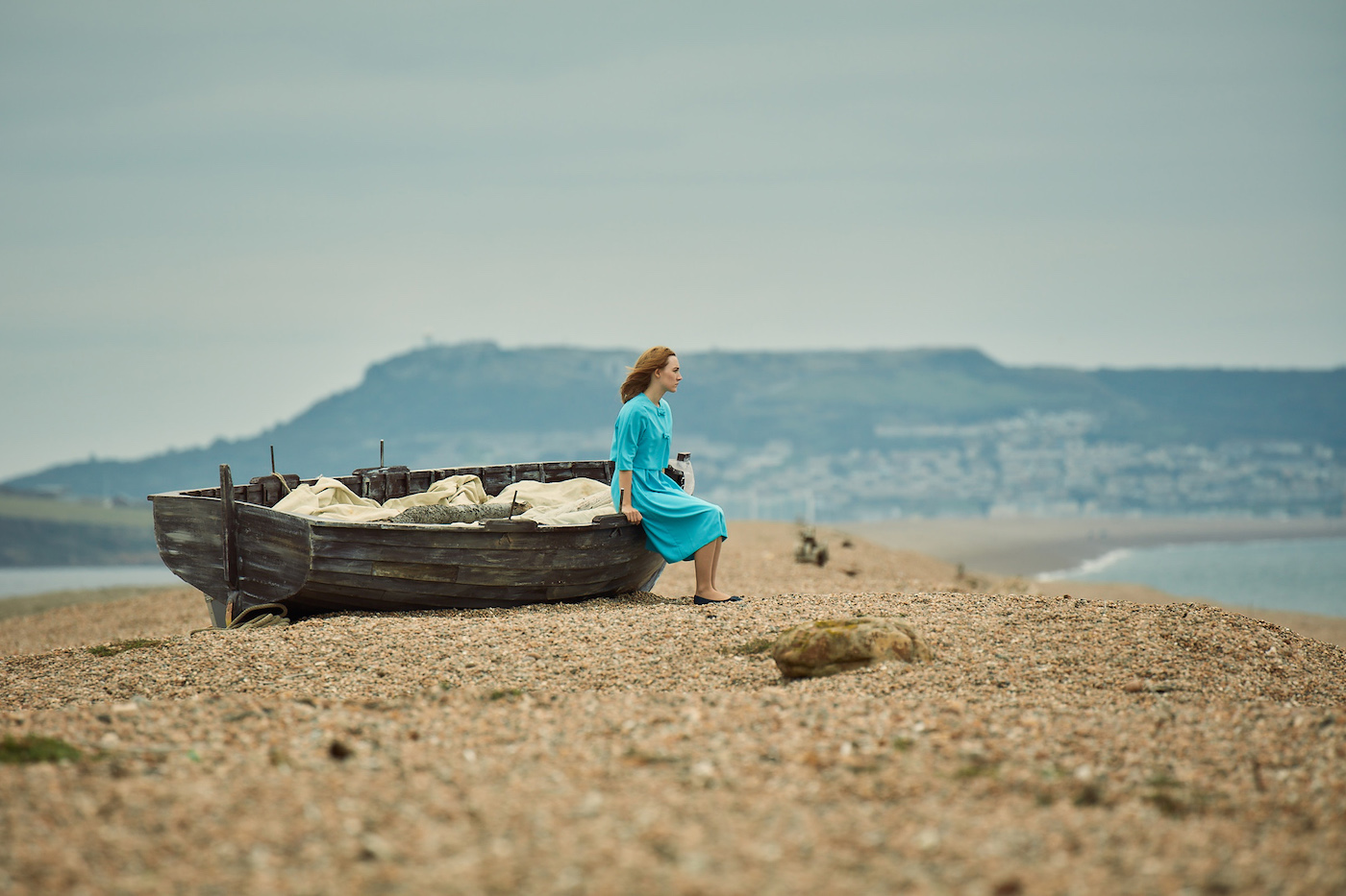 saoirse ronan on the beach movie still 2018