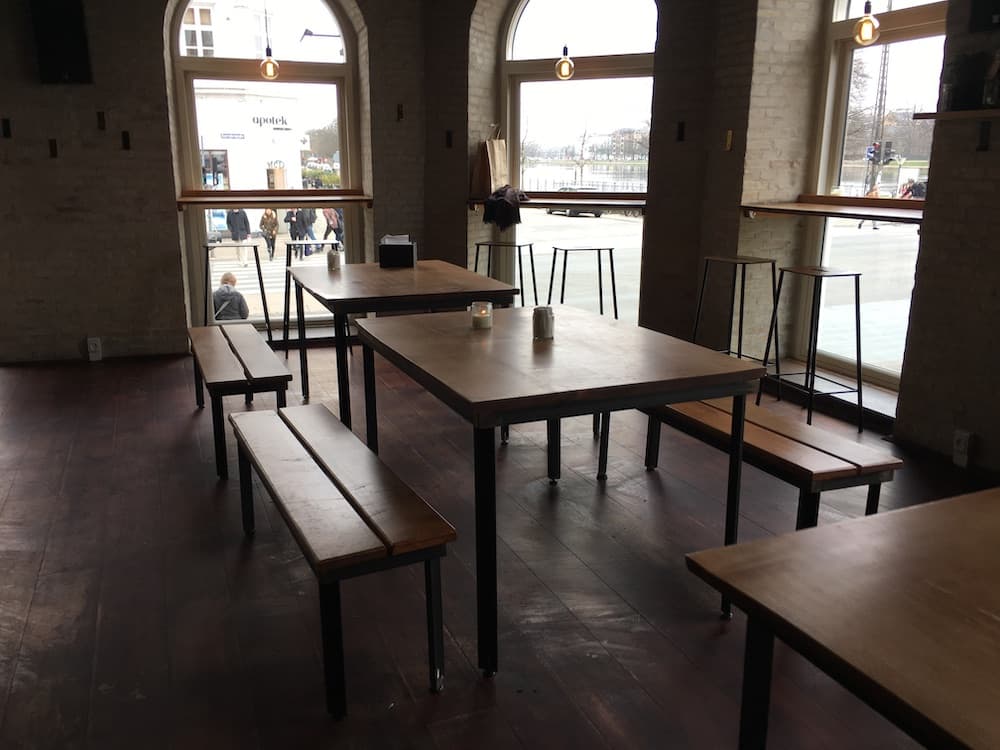 sliders-nørrebro-cph-tables-inside-2017