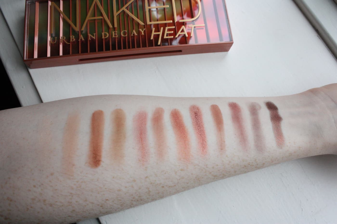 urban decay naked heat swatches palette 2017